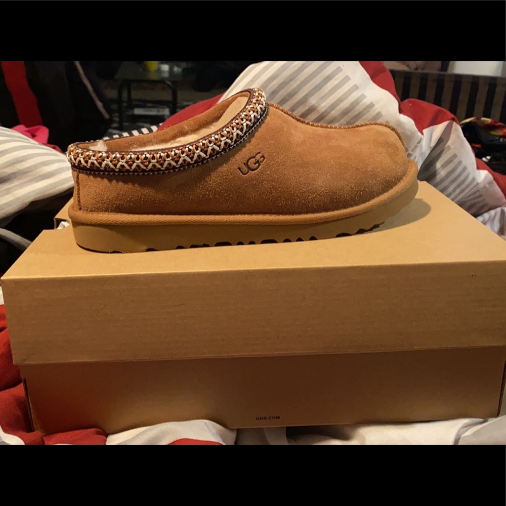 UGG SLIPPERS